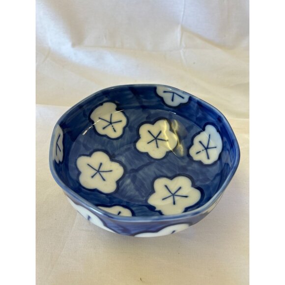 Handmade Blue & White Ceramic Bowl With Floral Design - Picture 1 of 2